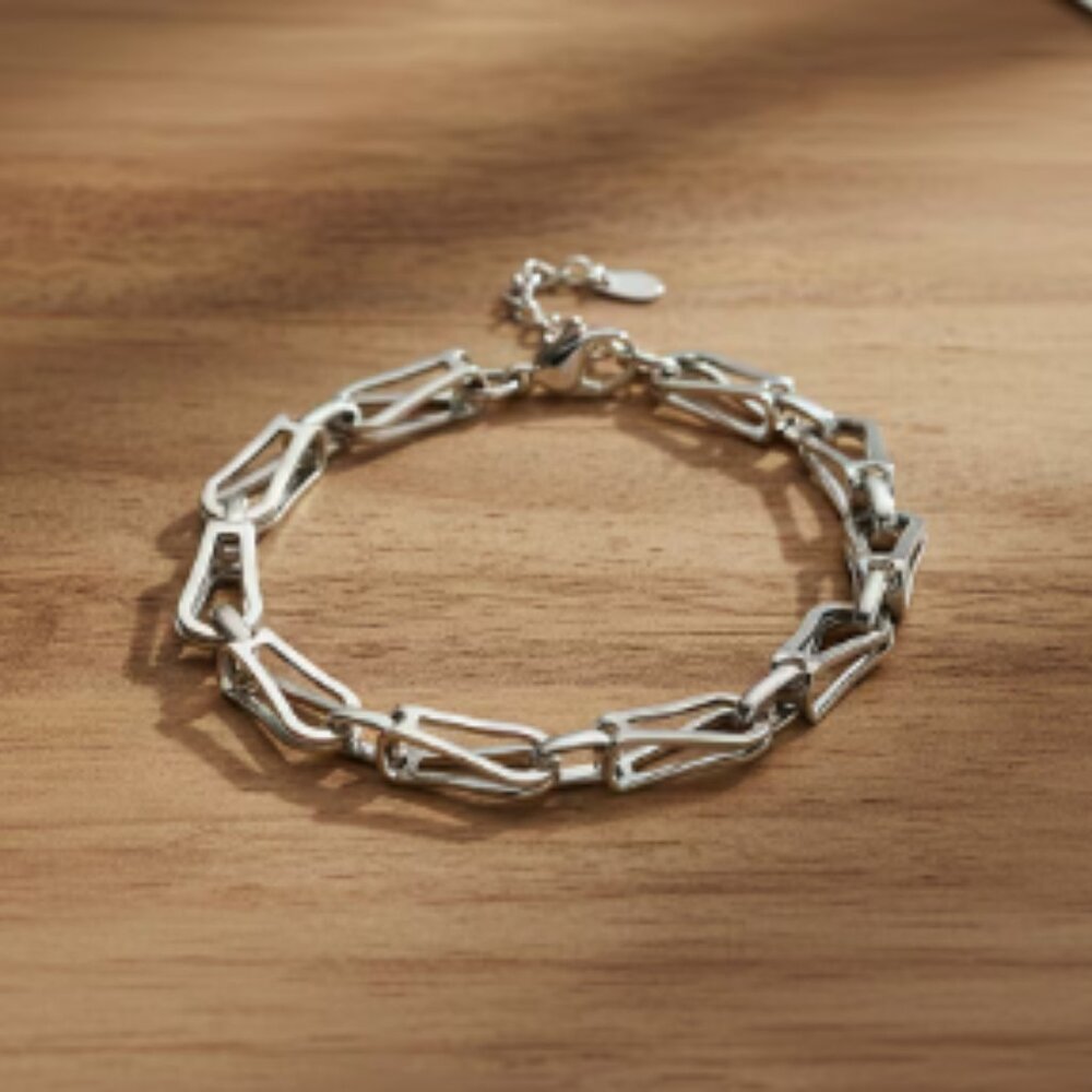 Interlocking Chain Bracelet in Stainless Steel - Picture 2 of 4